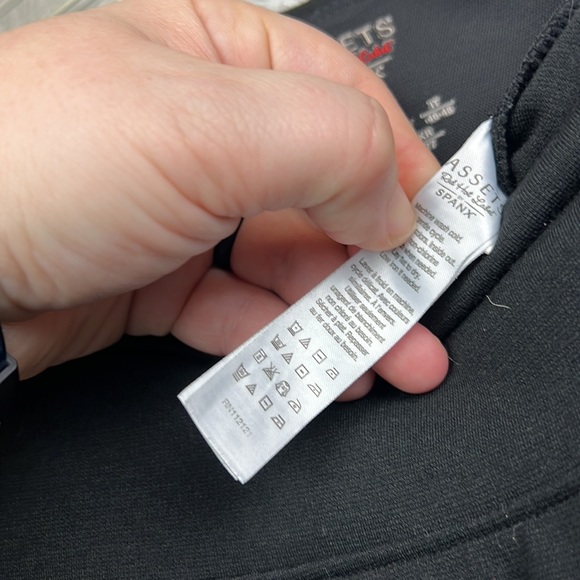 ASSETS by SPANX Women's High-Waist Seamless Leggings - Black Large - Picture 9 of 12